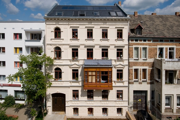 Heinrich-und-Thomas-Mann-Straße 3, Fassade